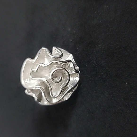 Large Gaudi FlowerCocktail Ring - Picture 1 of 7